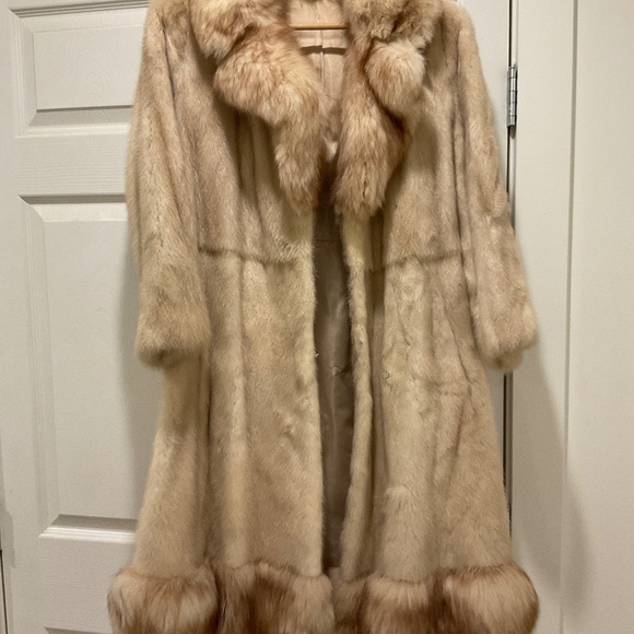 Elegant Cream Fur Coat - Picture 1 of 4